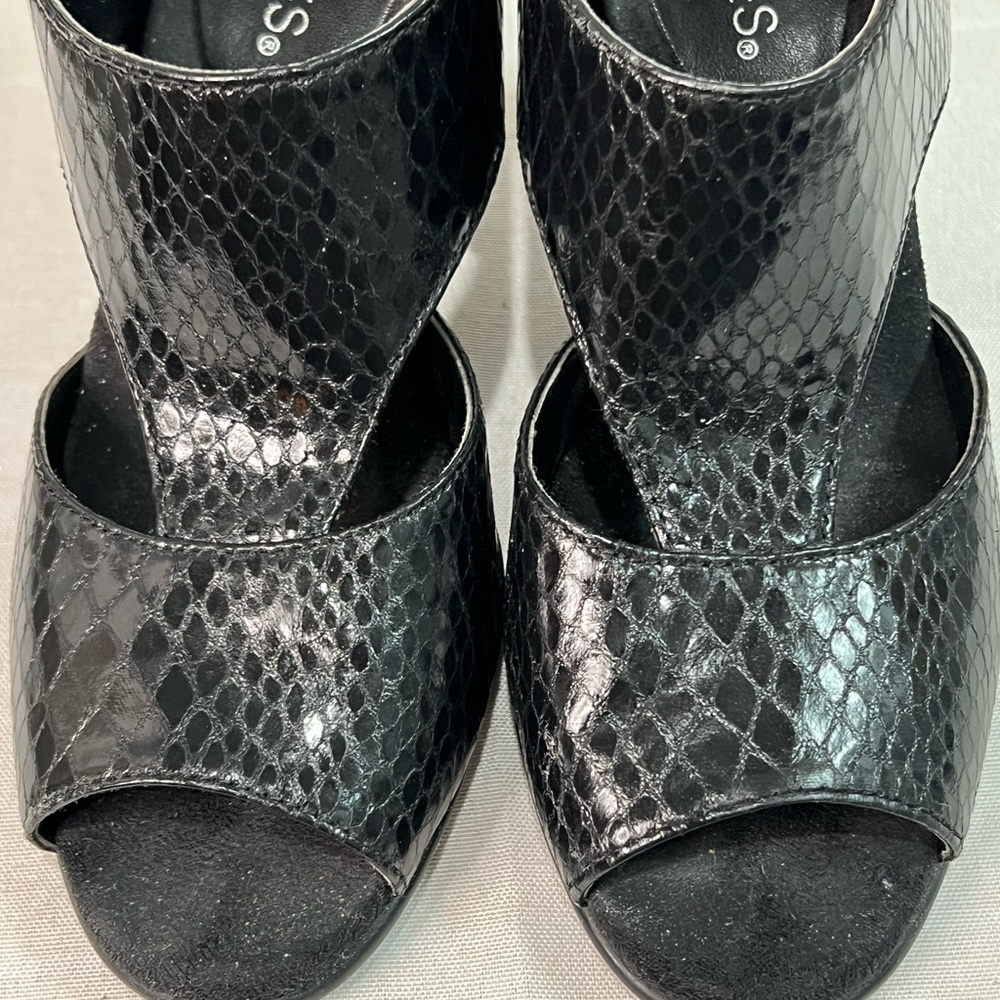 Aerosoles black vegan leather Ginerator snake embossed sandals size 6 - Picture 8 of 12